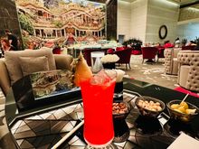 Evening drinks at the lobby 