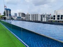Rooftop swimming pool at the Holiday Inn Express Clarke Quay in Singapore 