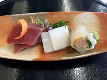 A sashimi course, which was fine. I took the sake the the flight attendant recommended to me along with this course. 