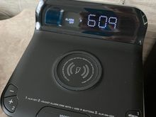 City view 1 king room bedside wireless phone charger/clockradio