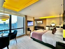 Premier Suite (West Wing)