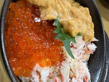 Ikura-kani-uni don
