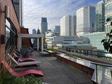 Where one can bask in the sun coming from the south / west side looking onto the Montréal downtown area