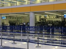 Gold Track security lane in T7