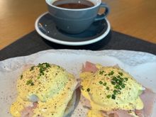 Breakfast - Eggs Benedict 