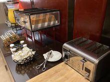 Breads + toaster