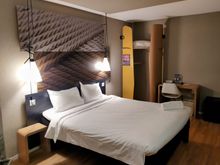 Room 406 in the ibis at Sion