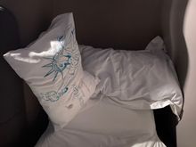 Pretty nice bed.   I’m 5’10” (178 cm) & was quite comfortable throughout.  