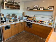 Club lounge breakfast