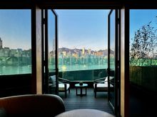 Terrace (Patio: Day)