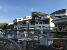 lower pool with pool bar