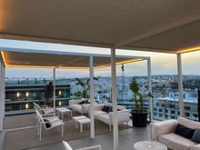 Ample seating at 18.30 H