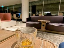 A definite advantage of this lounge, as well as the *G one next door, is that it gets a lot of daylight. Unless you happen to be here before sunrise, that is.