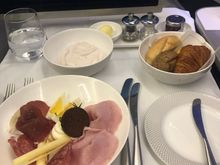 Cold cuts with inedible bread