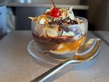 Dessert: Tillamook® vanilla bean ice cream sundae with assorted toppings
