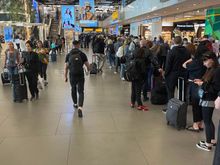 Queue at AMS to get in to Schengen on a recent Sunday morning