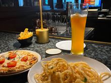 Drake's Bar