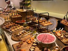 Note no labels on the food - no idea which ones are what