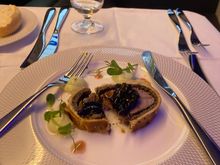 Beef wellington.  If it’s on the menu then it’s the pick of the starters.  Really excellent.  (And sat here wondering why on Earth they don’t prepare main course steak that way, rather than recook it to death.).  It’s really good.