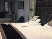 Bedroomin suite