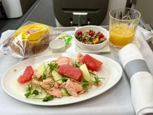GFML starter: poached salmon with fennel, grapefruit, and apple salad