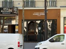 Pierre Hermé Chocolates 
https://maps.app.goo.gl/QF6ZtNJLH5twjYZp6?g_st=ic