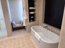 Free standing bathtub