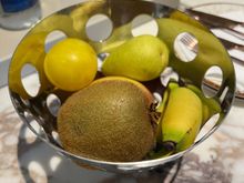 Fruit welcome amenity + sparkling water