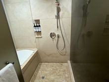 King Studio bath
