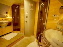 Airbus A380 bathroom