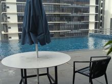Rooftop pool - seating