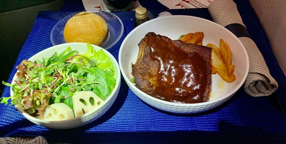 The salad was very fresh and tasted well.