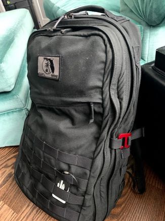 Front/side view of my 40L GR2. You can see the side handle mounted above the side molle. You can also see my metal G-hooks. 