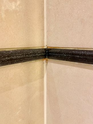 Contemporary art in the bathroom 