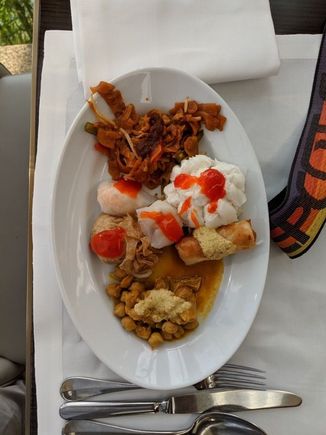 My type of hotel breakfast - savory and spicy. 
