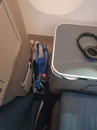 Space for a backpack between the seat and table