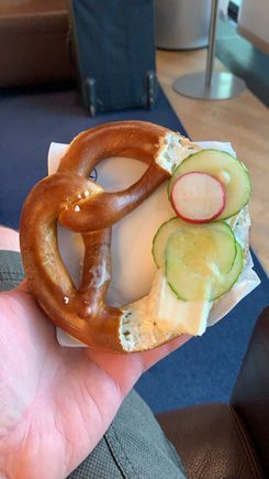The food offer was more basic than one would usually expect but they had some nice pretzels. Sadly there was no mustard but this one with cream cheese, cucumber and radish was pretty good with an espresso.
