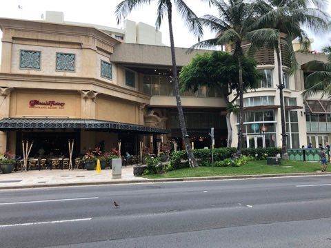 I then walk over to the Royal Hawaiian through their shopping mall. 