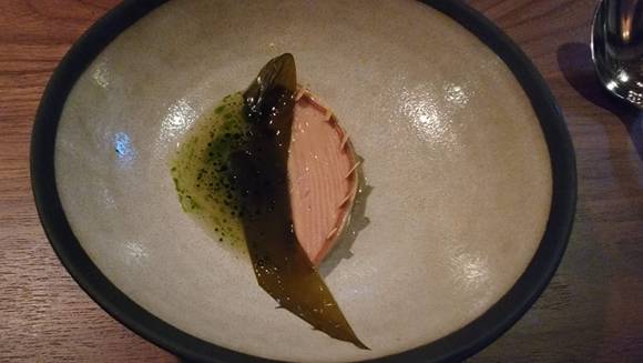 FOIE GRAS SWIMMING IN A BROTH OF GUINEA HEN, WASABI LEAF & SEAWEEDS
3 Y E A R H A K KA I SA N , J U N M A I G I N J O, U O N U M A , JA PA N