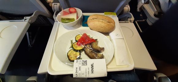 Some joker thought because I booked this ticket in India I need a Hindu meal. All SPML on regional are now a few slices of grilled veggies :p