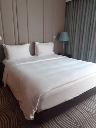 King size bed in separare bedroom ( bed was comfortable). Good lighting, good blackout curtains. TV and drawers  to the right at foot of bed and cupboard to left of bed
