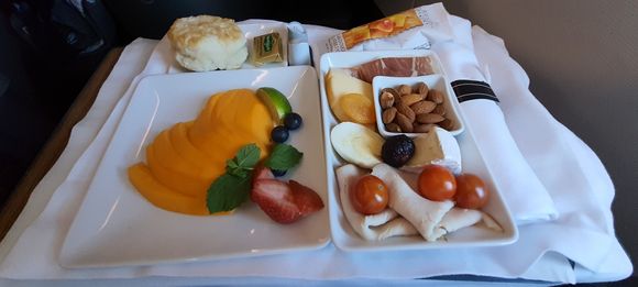 Mango was 80% soft.
Chose a biscuit from the bread basket.

Had more cheese for "dessert" later, but turned down the warm cookie.