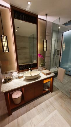 Bathroom upstairs, no double vanity 
