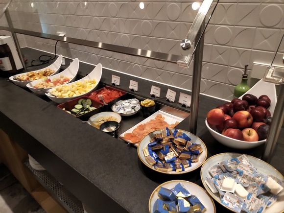 Franzis Restaurant during breakfast / Holiday Inn Frankfurt Alte Oper