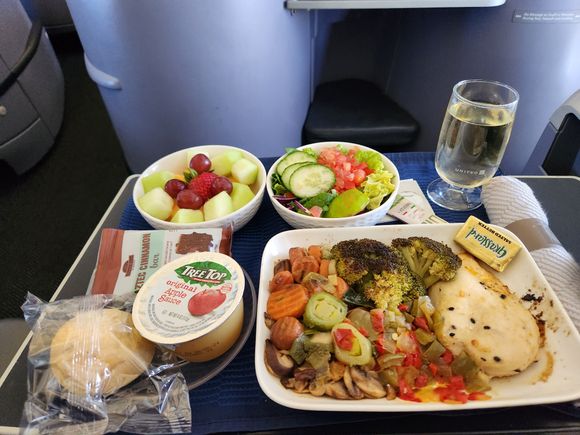 Gluten free meal SEA to IAD. Lucky i read the label as brownie was not gluten free. 