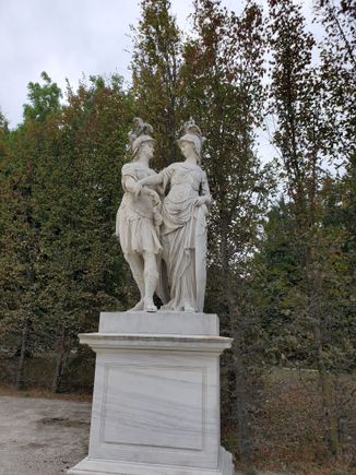 Statues ...