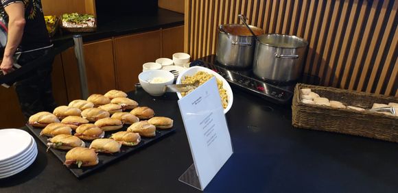 Hot food area