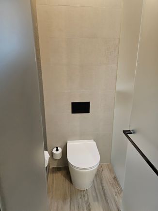 Second room - the faulty toilet!