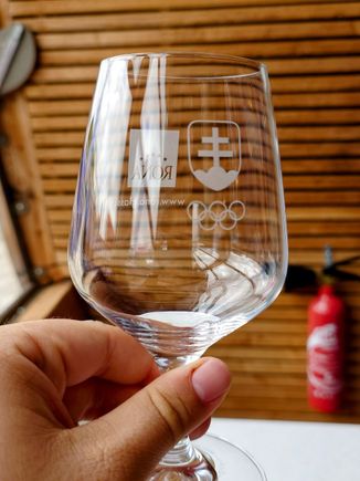 I was happy to see Rona glassware. It’s no Josephinen, but it’s respectable, glad to use it.