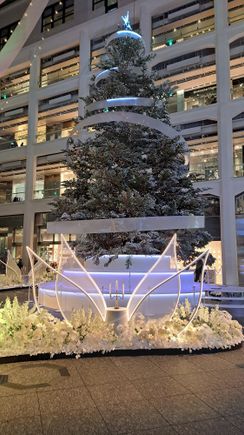 Another view of the Kitte christmas tree beside tokyo station. I felt this was worth another visit
